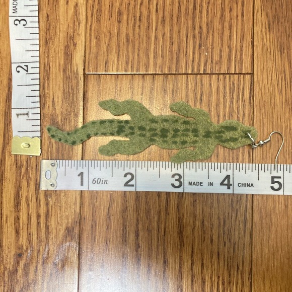 Warm soft flexible felt crocodile alligator US handmade spirit animal zoo safari - Picture 3 of 5